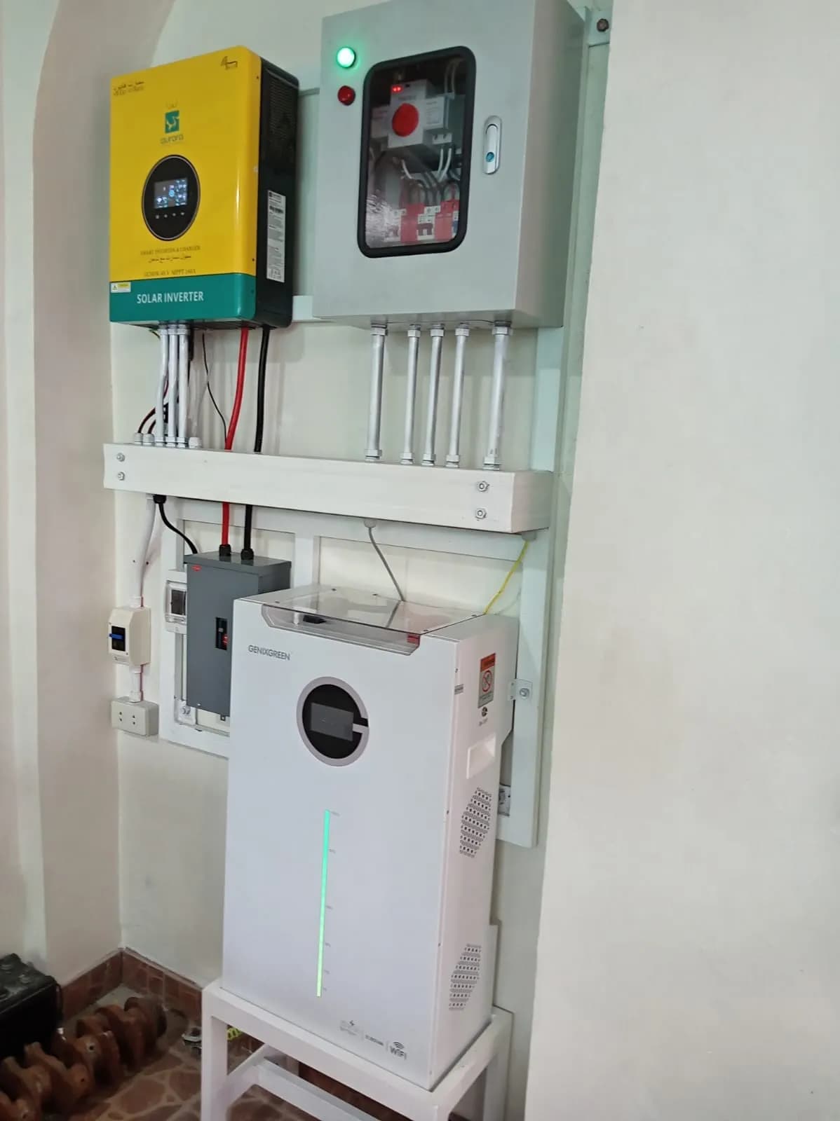 Hybrid inverter, protection box and battery mounted on a wall