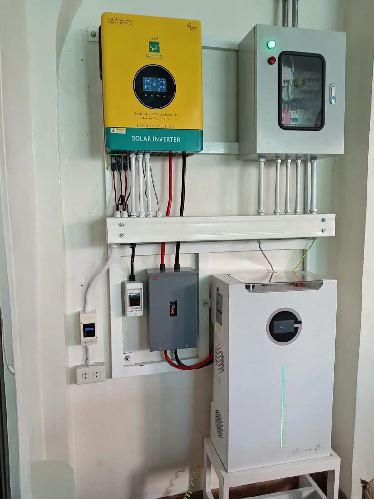 Inverter, protection box and battery ready for testing and commissioning